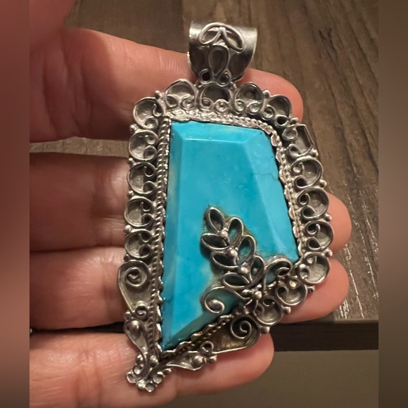 Artisan sterling silver pendant with  Turquoise stone - Picture 1 of 5